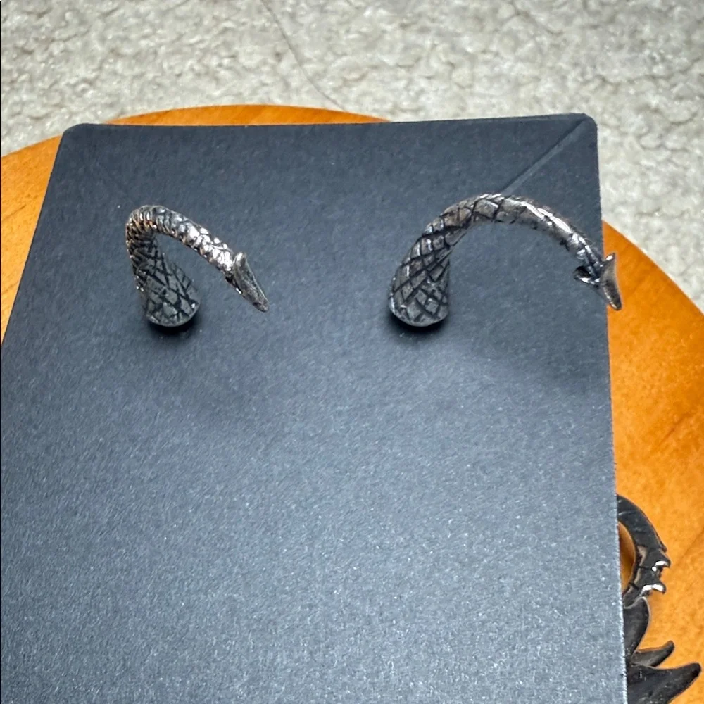 Dragon Design Silver Earrings. - Picture 6 of 6